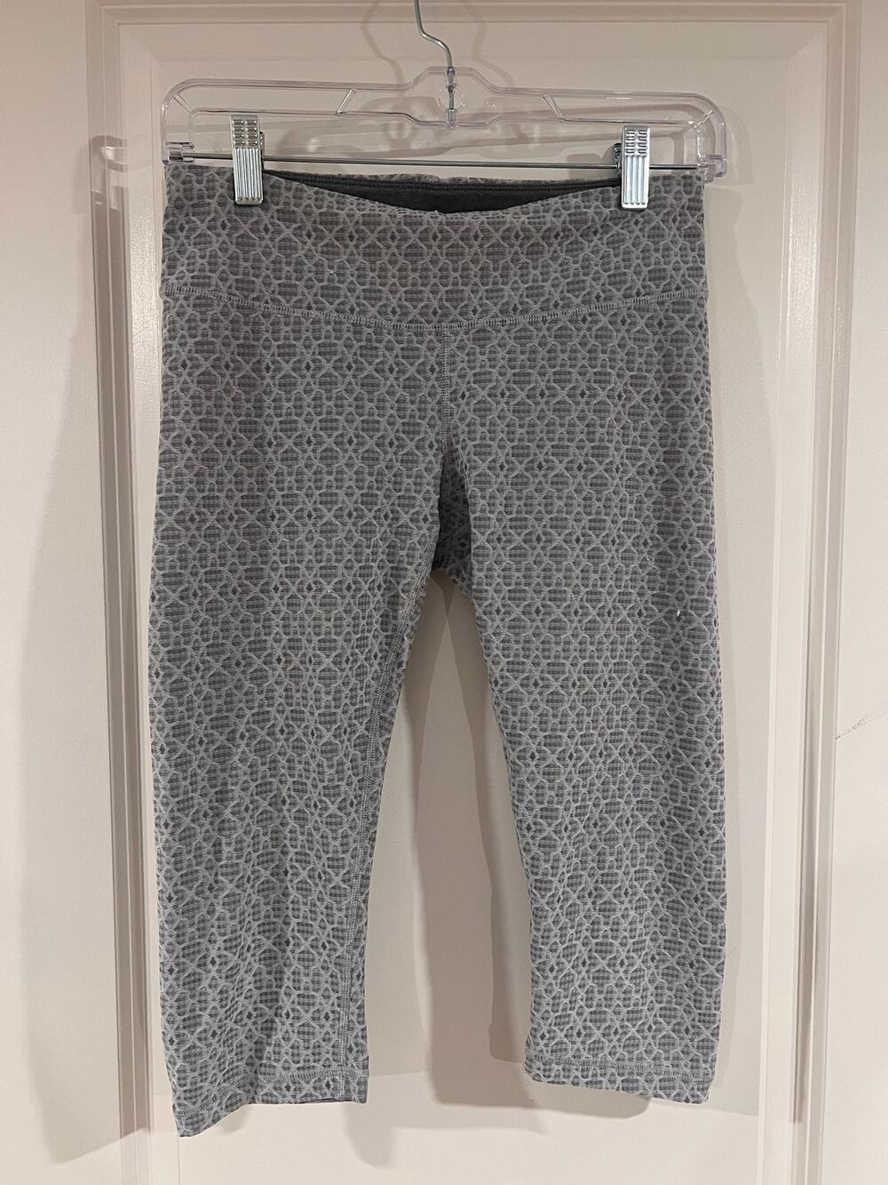 Prana knee length geometric pattern yoga pants small